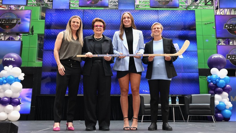 В Торонто состоялся первый в истории драфт Профессиональной женской хоккейной лиги