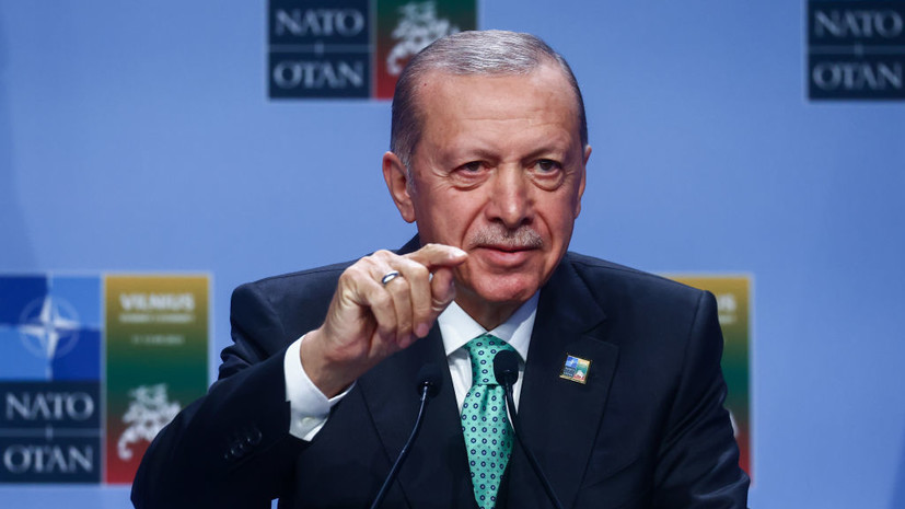 Эрдоган резко ответил американскому журналисту из-за попыток его перебить