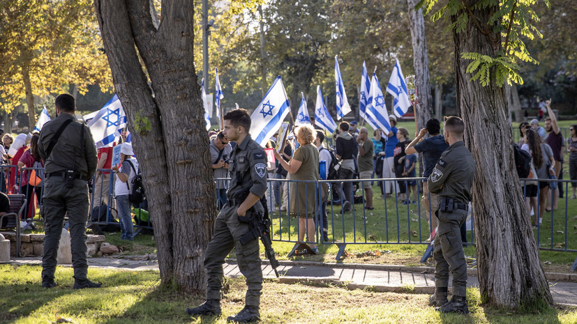 Возле консульства США в Тель-Авиве проходит митинг против политики Нетаньяху