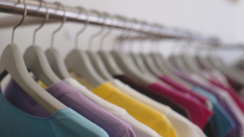 Россияне назвали размер ежегодных трат на одежду и обувь