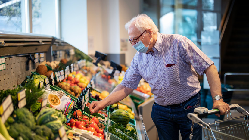 Инфекционист Мескина рекомендовала людям старше 65 лет носить маски