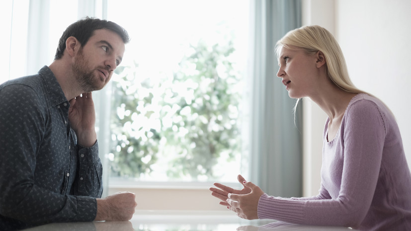 Психолог Лаврова посоветовала избегать критики и игнорирования во время конфликта с партнёром