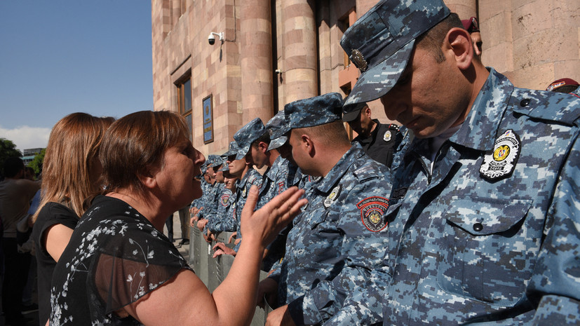 Оппозиция в Армении заявила, что переходит на круглосуточный формат протеста