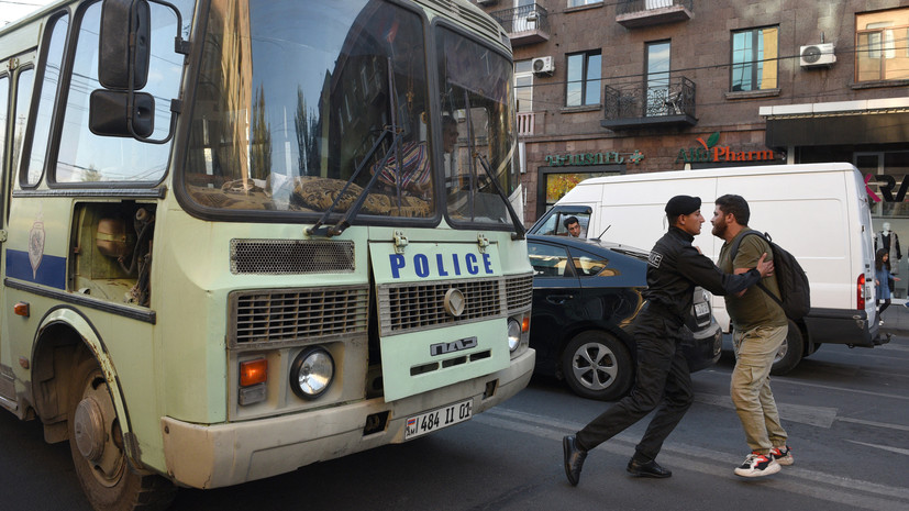 Полиция в центре Еревана провела массовые задержания