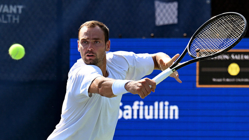 Сафиуллин обыграл Эванса и вышел в 1/4 финала в Чэнду