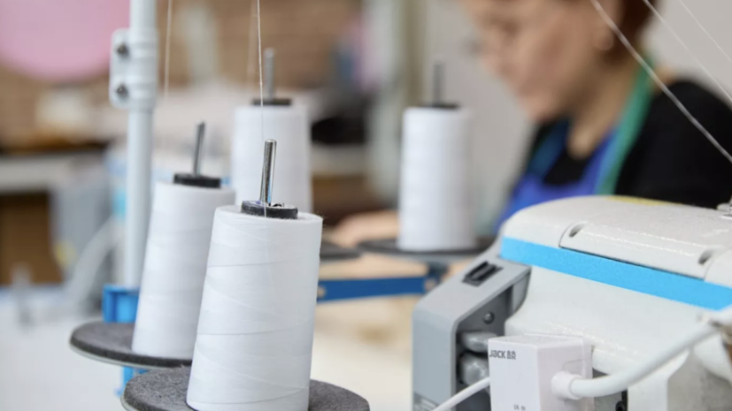 Овчинский: столичный производитель создал линию одежды из яблочной кожи и тенселя