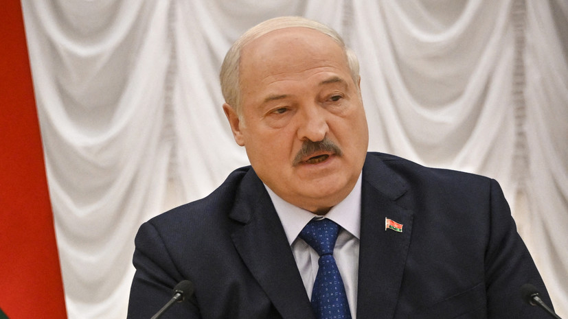 Лукашенко заявил, что Польше из-за океана дали отмашку «сливать» Зеленского