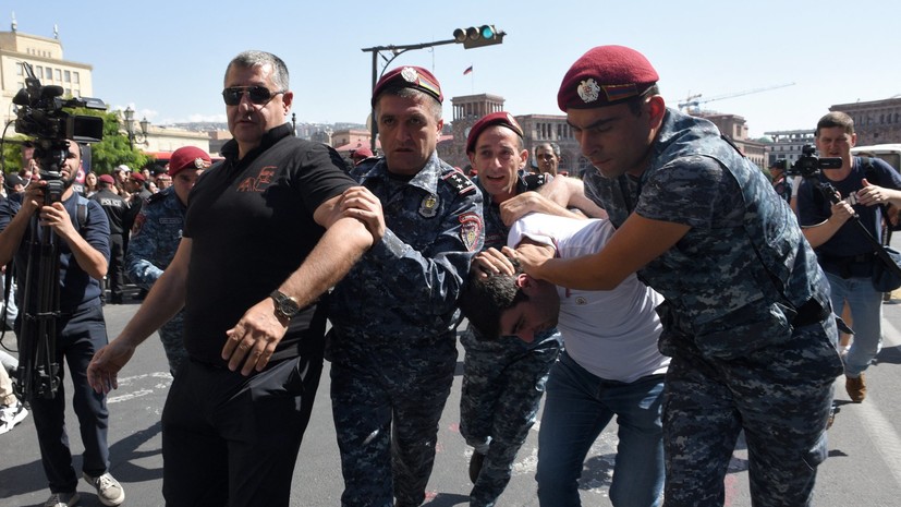 За два дня протестов в Ереване задержали около 500 человек