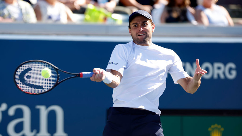 Карацев победил Маррея и вышел в четвертьфинал турнира в Чжухае