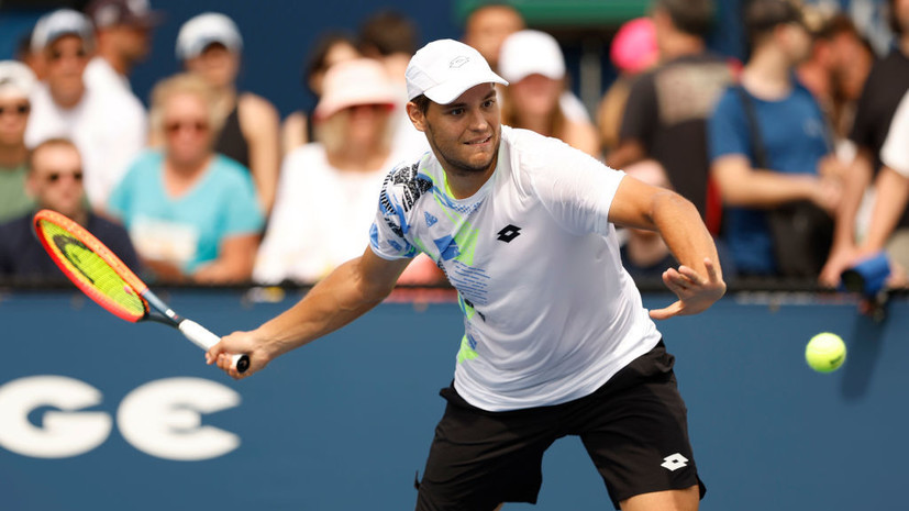 Котов проиграл Звереву на теннисном турнире в Чэнду