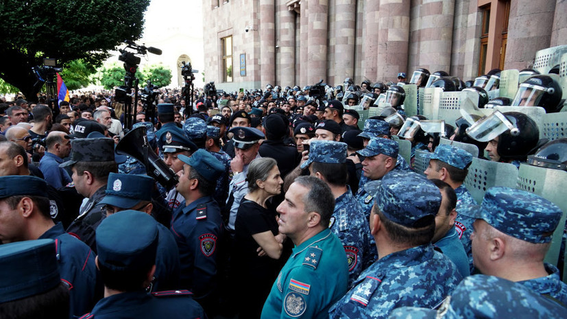 В МВД Армении заявили о задержании более 20 протестующих