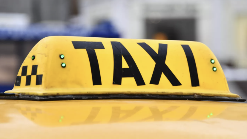 МВД поддержало предложение о запрете стоянки такси в жилой зоне свыше 30 минут