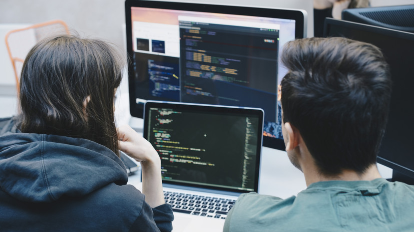 Зарплаты IT-специалистов в России выросли на 15—20% в 2023 году