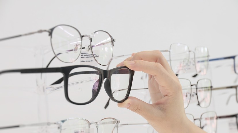 Офтальмолог Миргородская рассказала о портящих зрение привычках