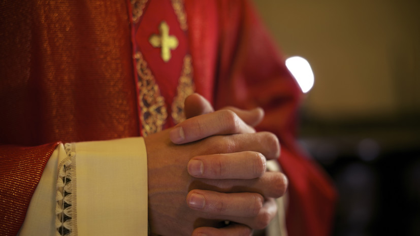 В Польше священники устроили секс-вечеринку с мужчиной по вызову