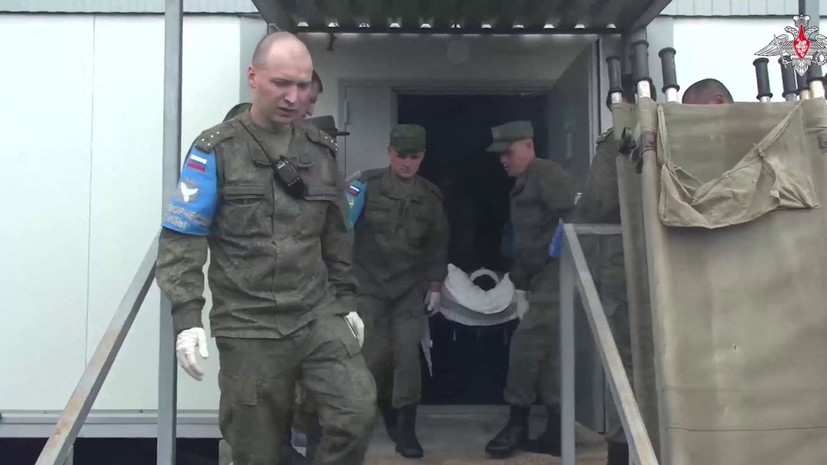 Российские миротворцы помогают пострадавшим при взрыве жителям Карабаха
