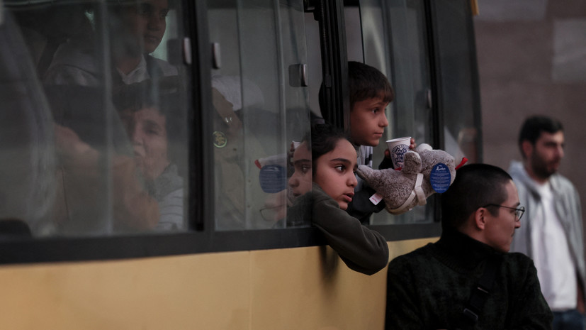 Из Карабаха в Армению переехали более 70 тысяч вынужденных переселенцев