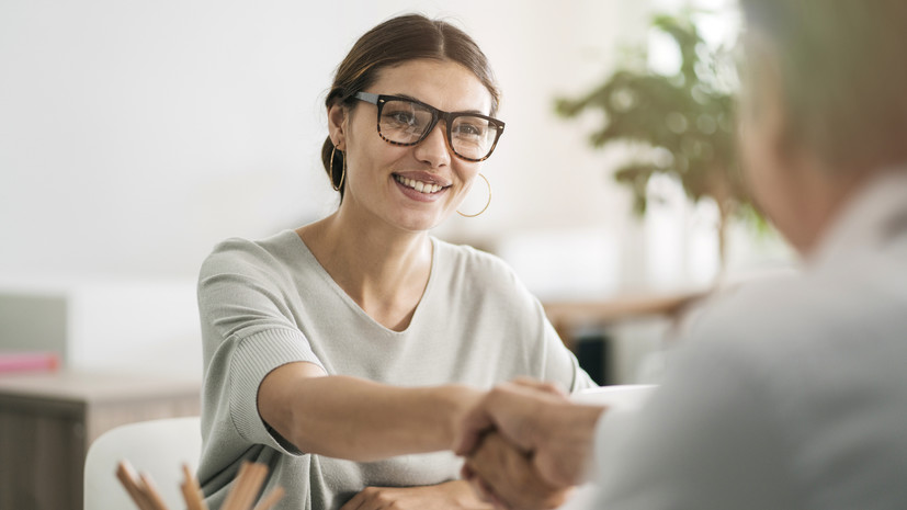 Большинство россиян оценивают вакансию по отзывам и уровню зарплаты