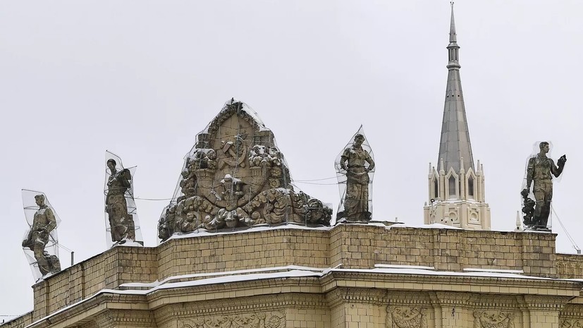 На Доме геологов в Москве отреставрируют скульптурную композицию «Наука и труд»