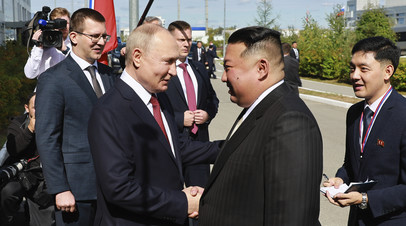 Президент РФ Владимир Путин и председатель Государственных дел КНДР Ким Чен Ын