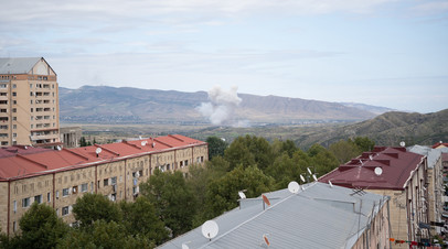 Дым в окрестностях Степанакерта в Нагорном Карабахе