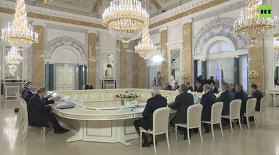 Путин проводит встречу с попечителями Мариинского театра
