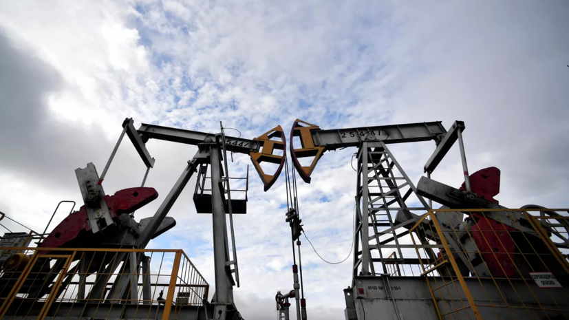 Bloomberg: потолок цен на российскую нефть пора отменять
