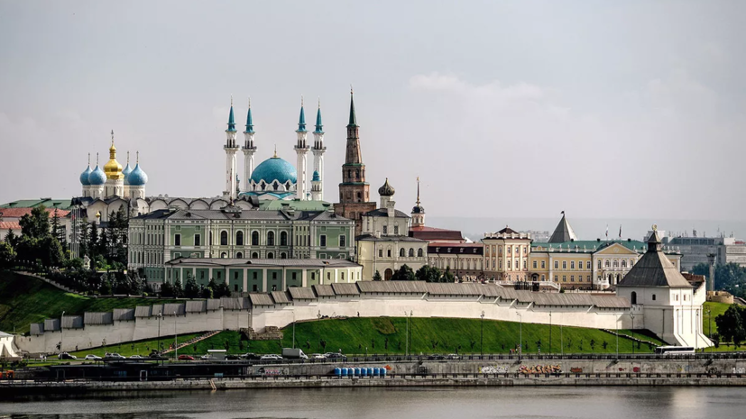 В Казани открыли мемориальную доску в честь государственного деятеля Мансура Хасанова