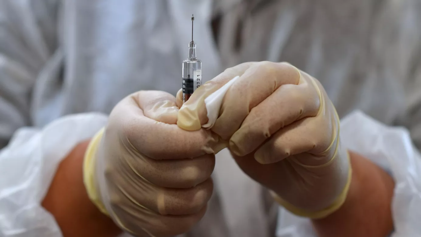 Иммунолог Крючков посоветовал не затягивать с прививкой от гриппа