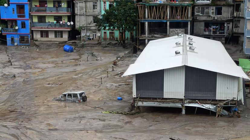 Генконсульство: трое россиян заблокированы в результате наводнений в Индии