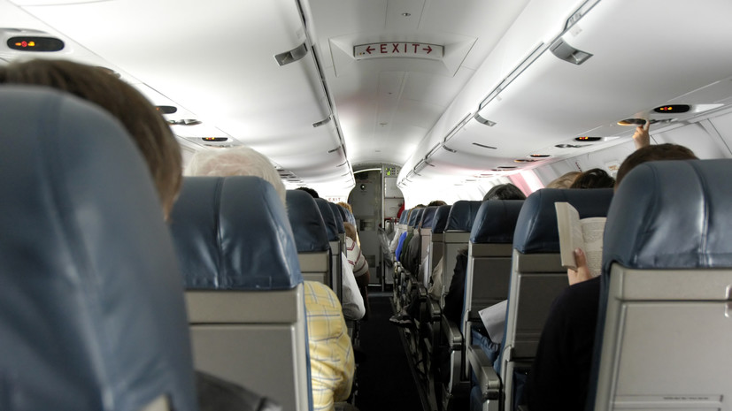 СК выясняет обстоятельства драки с применением вилки на борту самолёта