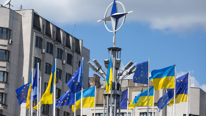 В НАТО назвали политическим вопросом тему присоединения Украины к блоку