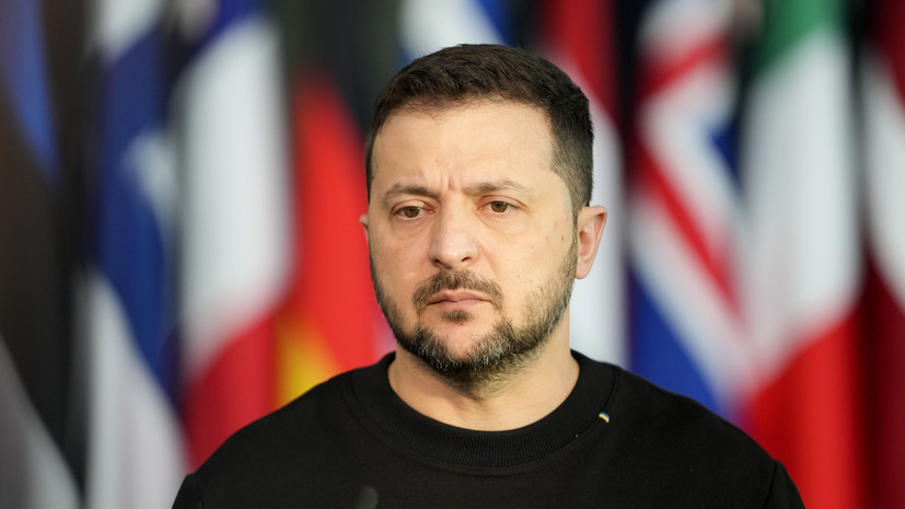 Politico: Зеленский выступил с отчаянным обращением из-за сокращения помощи