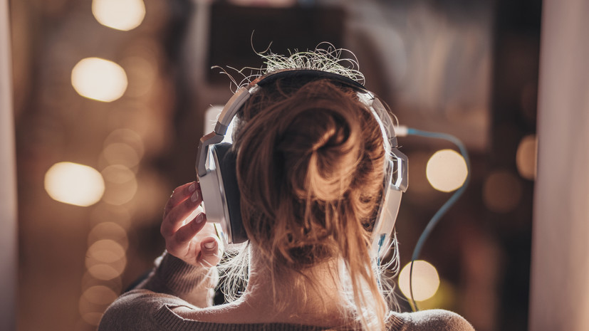 Специалист Степанов заявил о вреде долгого прослушивания музыки в наушниках для здоровья