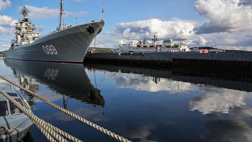 Конгрессмен Миллс поздравил ВМС США открыткой с российским кораблём