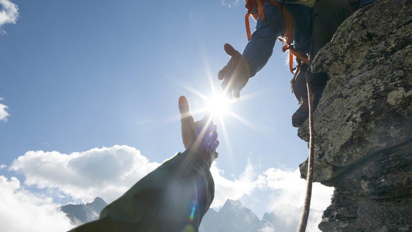 Посольство РФ в Непале участвует в организации поисков пропавшей альпинистки