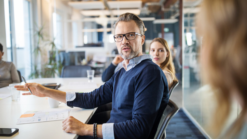 Почти половина россиян довольны своим начальством