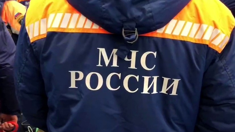 Сотрудники МЧС спасли четырёх человек с тонущей яхты в Чёрном море