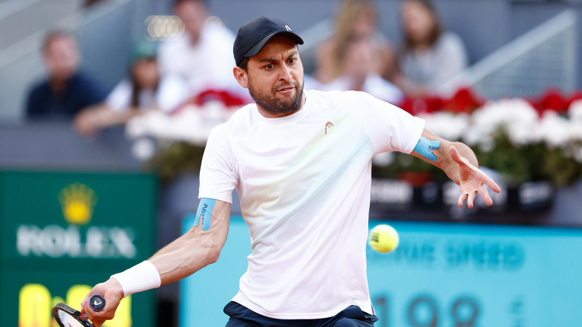 Карацев победил Тиафо и вышел во второй круг турнира в Токио