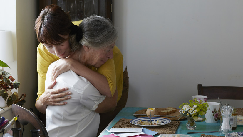 Психолог Романив рассказала о тонкостях помощи взрослых детей пожилым родителям