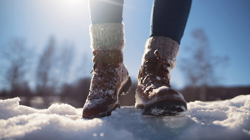 В Роспотребнадзоре рекомендовали покупать зимнюю обувь из натуральных материалов