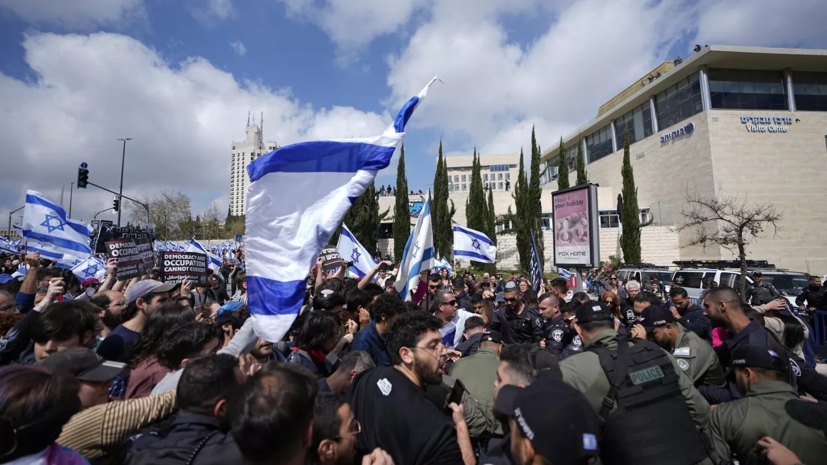 «Гаарец»: полиция разогнала антивоенный митинг в израильской Хайфе