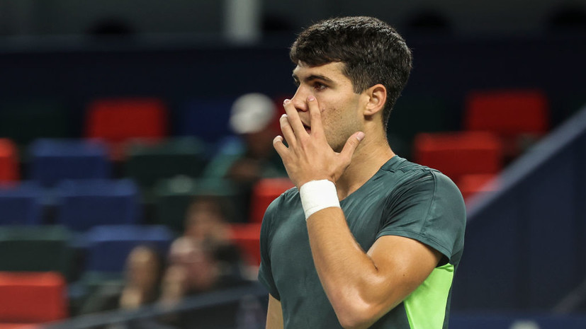 Алькарас снялся с турнира в Базеле