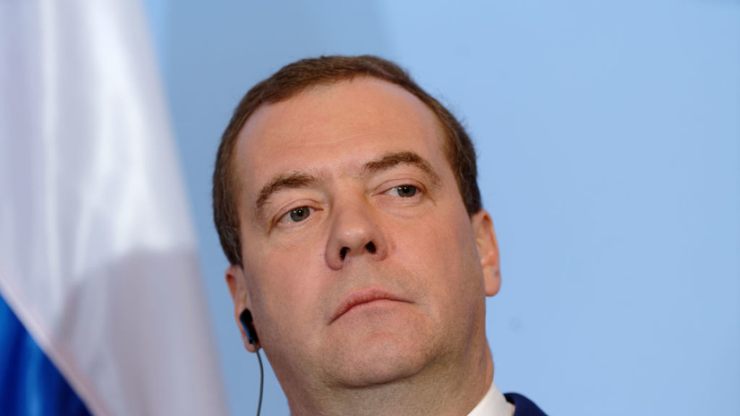 Медведев назвал ментальным расстройством позицию Байдена по вооружению Украины