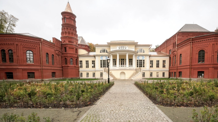 Собянин рассказал о ходе реставрации усадьбы Покровское-Стрешнево