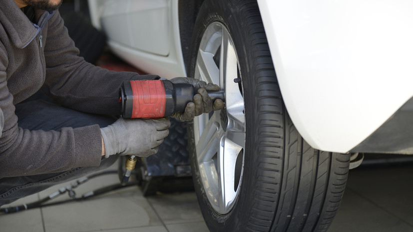 Автоэксперт Рузанов посоветовал водителям Петербурга заменить шины на зимние