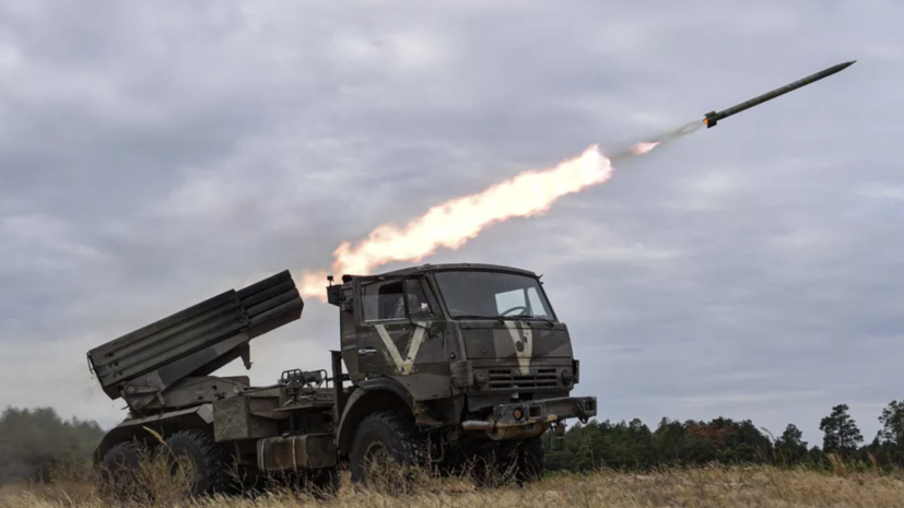 Спецкор RT показал кадры уничтожения «Градами» опорных пунктов ВСУ