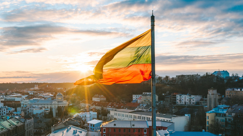 Литва выразила России протест из-за снятия памятного знака епископу Рейнису