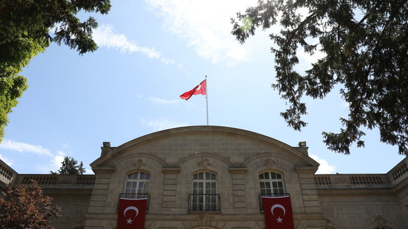 Неизвестные бросили дымовую шашку в посольство Турции в Хельсинки