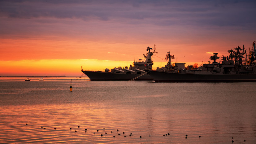 Военные используют табельные средства маскировки в районе Севастопольской бухты